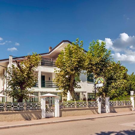 Hotel Eura Marina di Massa Kültér fotó