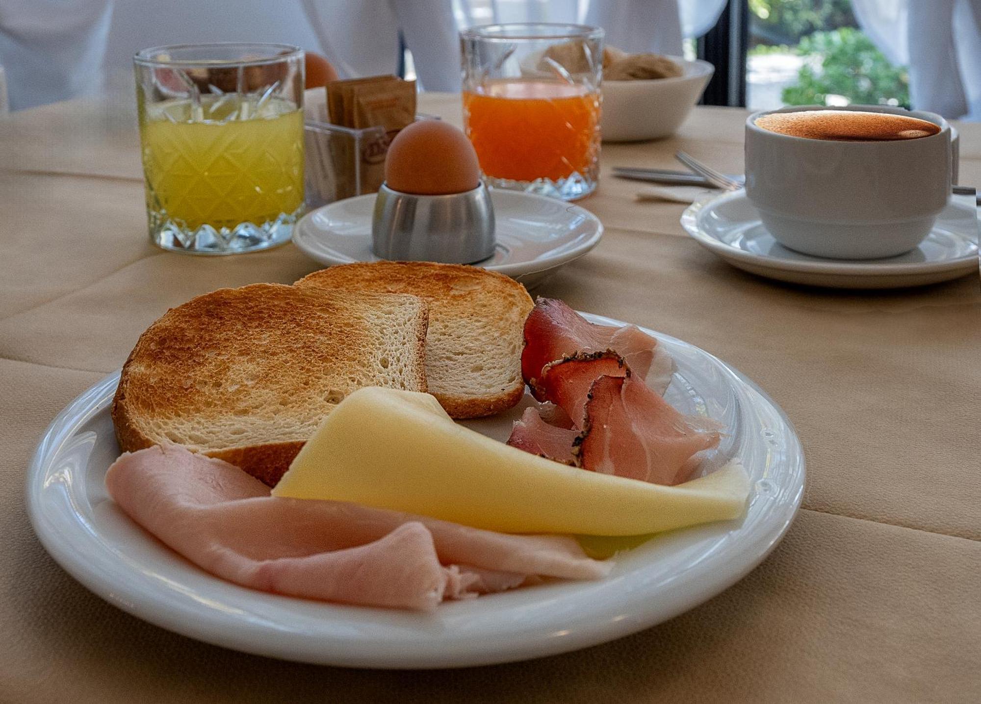Hotel Eura Marina di Massa Kültér fotó