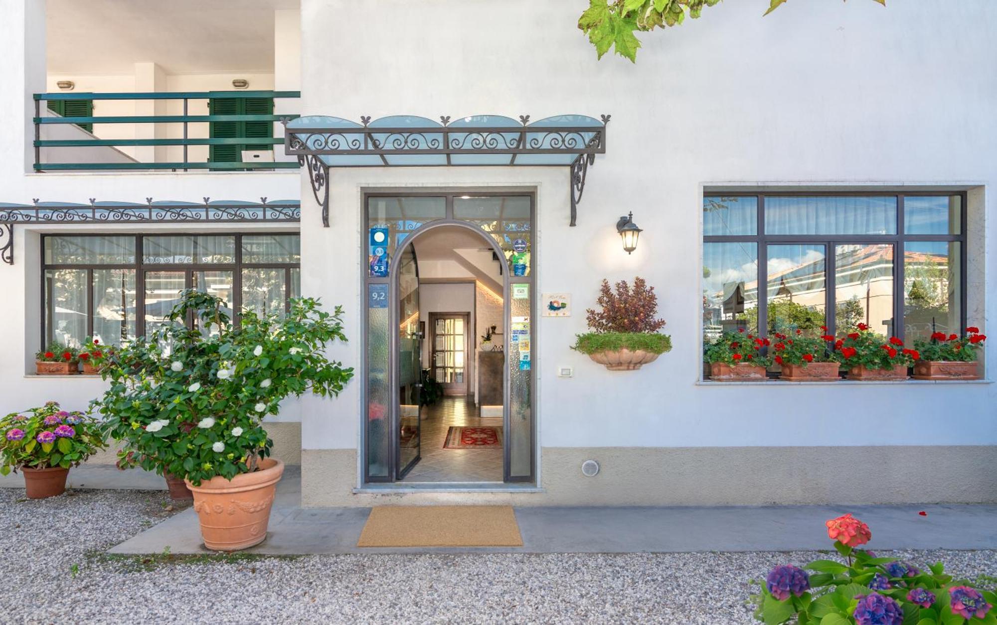Hotel Eura Marina di Massa Kültér fotó
