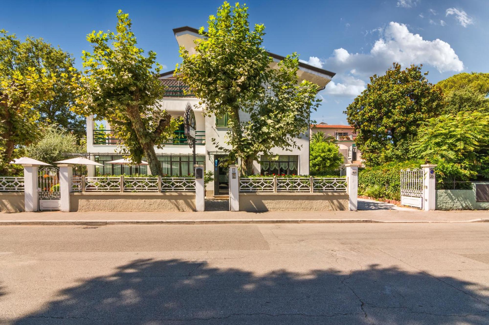 Hotel Eura Marina di Massa Kültér fotó