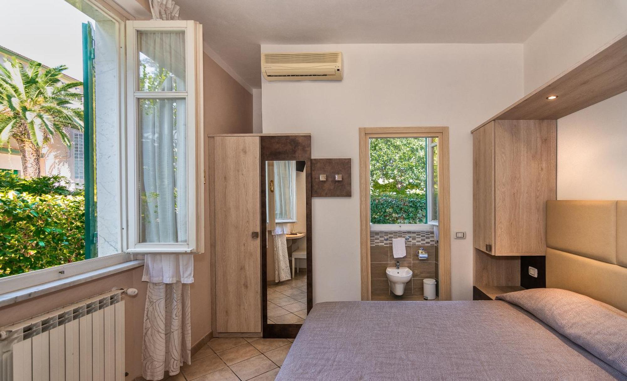 Hotel Eura Marina di Massa Kültér fotó