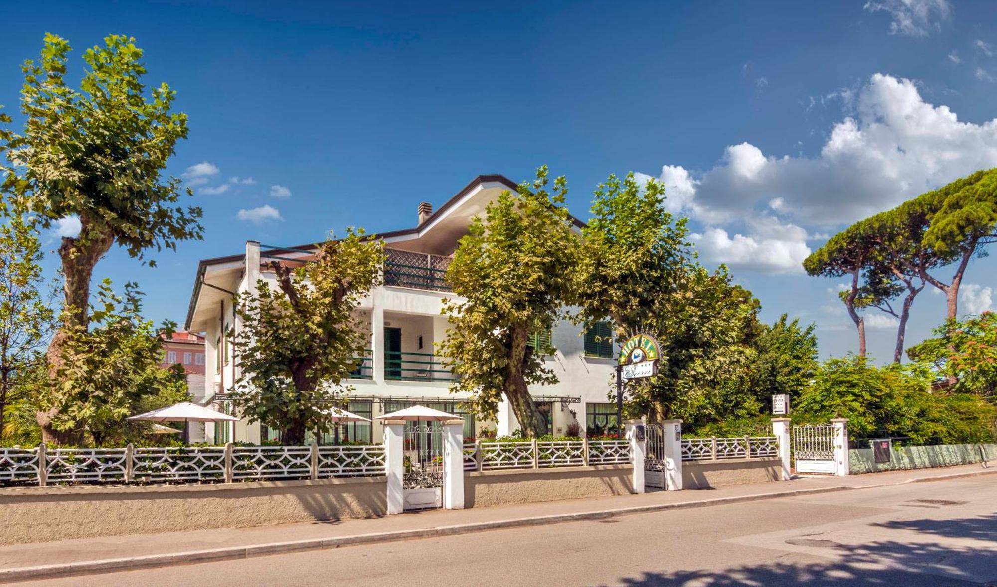 Hotel Eura Marina di Massa Kültér fotó
